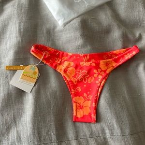 NWT Kulani Kinis x Hannah Meloche Lilo Bottoms